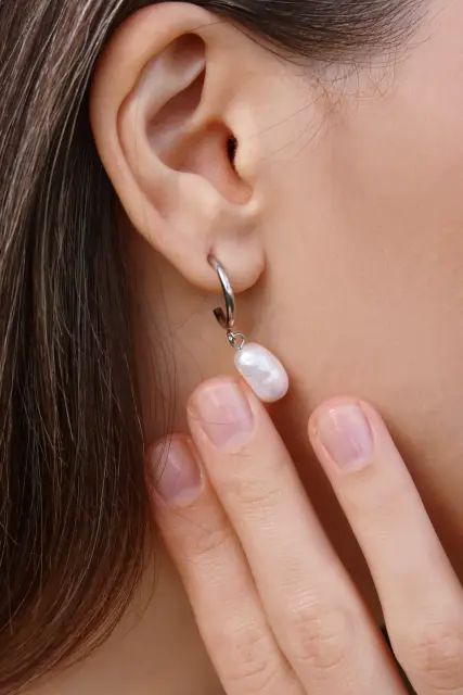 Golden Tide - freshwater pearl earring in stainless steel