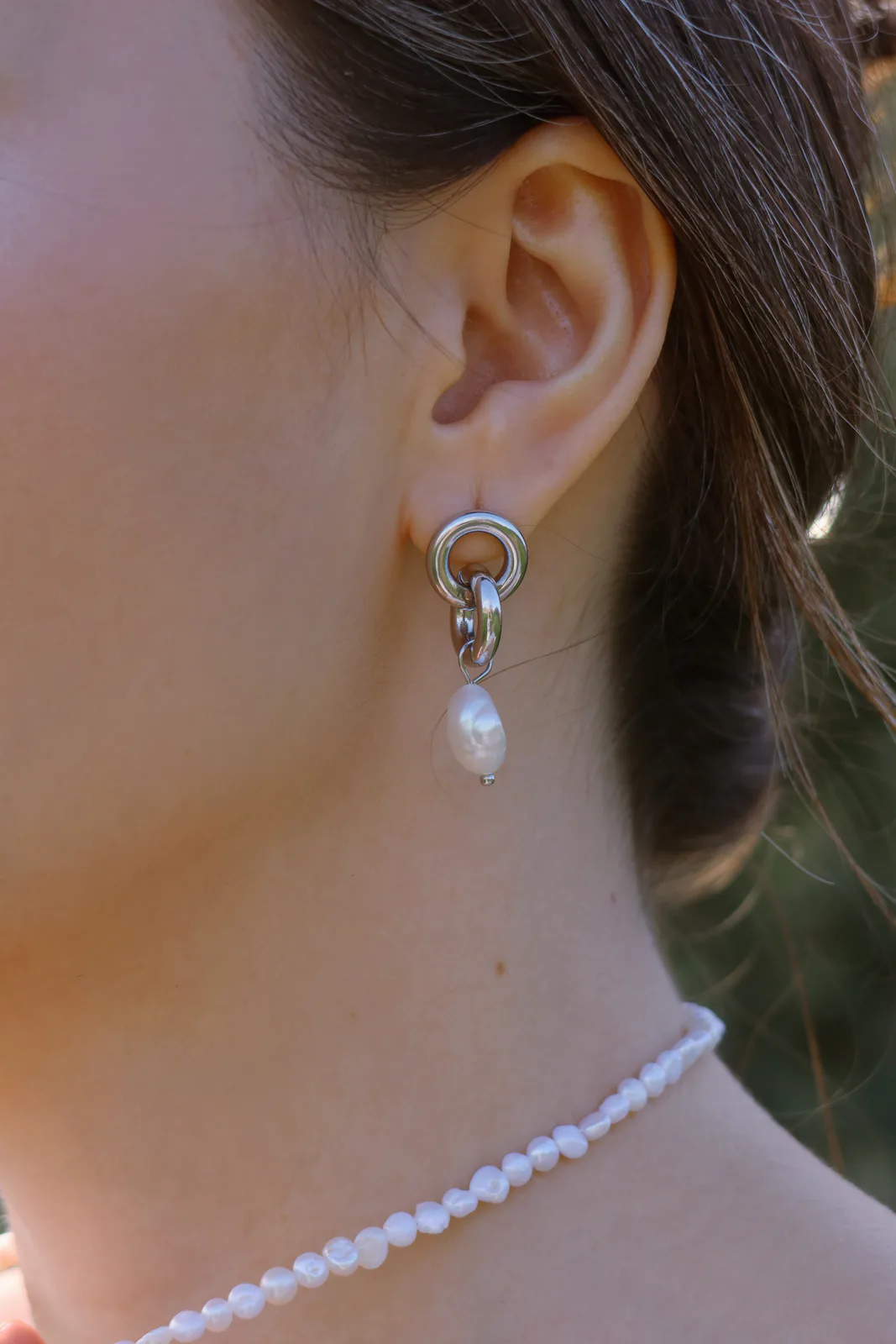 Sea Luster - freshwater pearl earring in stainless steel